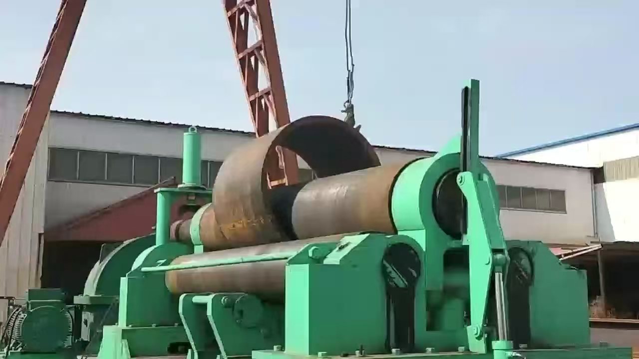 Каква е разликата между спиралната заварена тръба и извитата тръба от стоманена плоча като стълбове?